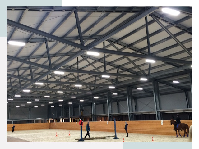 Строительство конных манежей от 610 руб в Саянск
