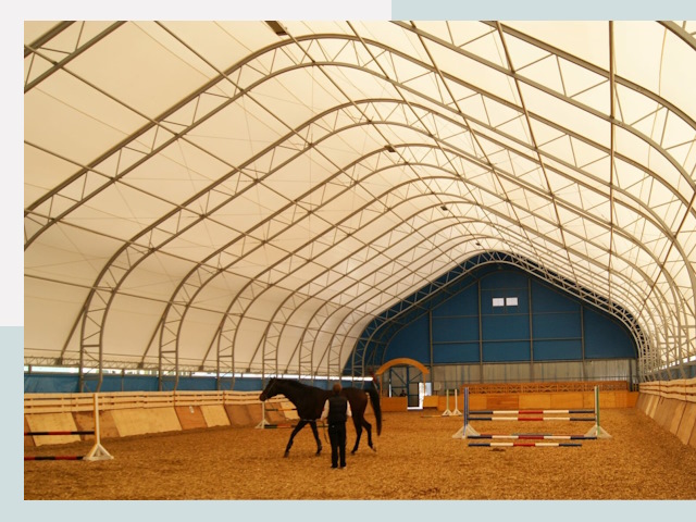 Строительство конных манежей в Саянске